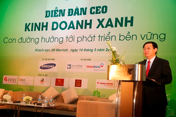 GS., TS. Vương Đình Huệ - Trưởng ban Kinh tế Trung ương tại Diễn đàn CEO với chủ đề "Kinh doanh xanh". Nguồn: kinhtetrunguong.vn